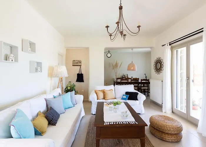 - Private Pool - Access * Parasporos