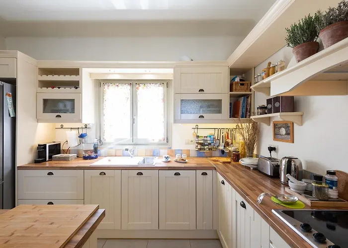 - Private Pool - Access * Parasporos