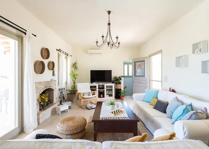 - Private Pool - Access * Parasporos