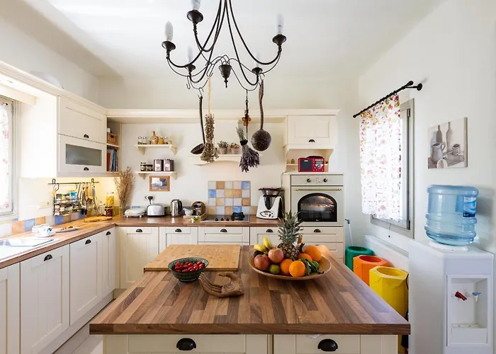 - Private Pool - Access * Parasporos