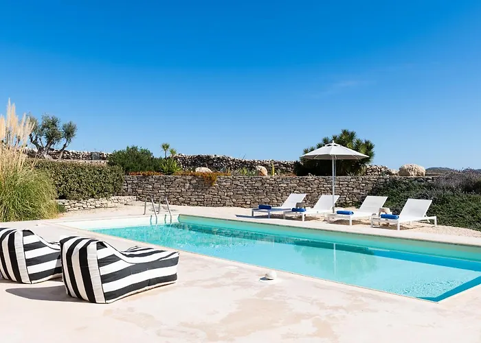 - Private Pool - Access Villa Parasporos