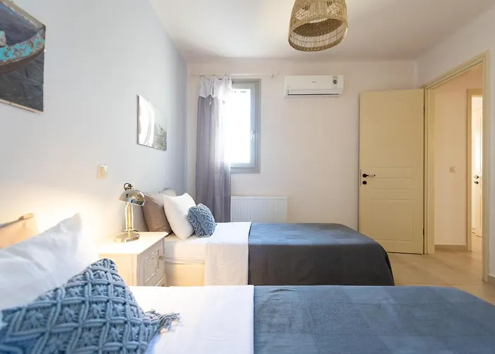 - Private Pool - Access Parasporos