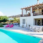 - Private Pool - Access Vila