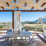 - Private Pool - Access * Parasporos