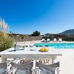 Vila - Private Pool - Access Parasporos