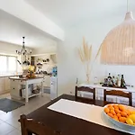 - Private Pool - Access * Parasporos