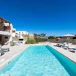 Villa - Private Pool - Access *