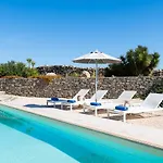 - Private Pool - Access * Parasporos