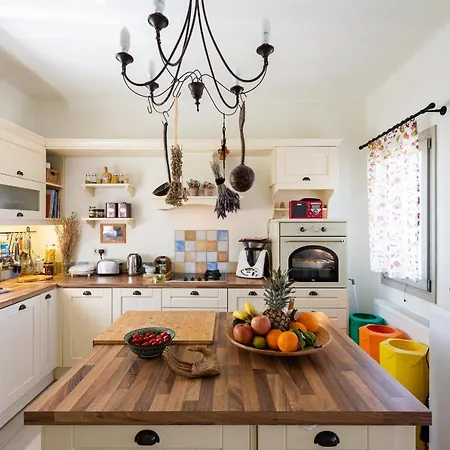 - Private Pool - Access * Parasporos