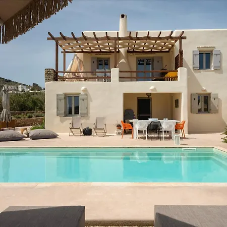 - Private Pool - Access * Parasporos