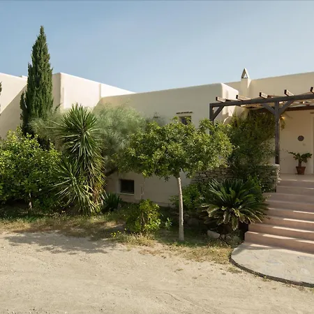 - Private Pool - Access Villa Parasporos