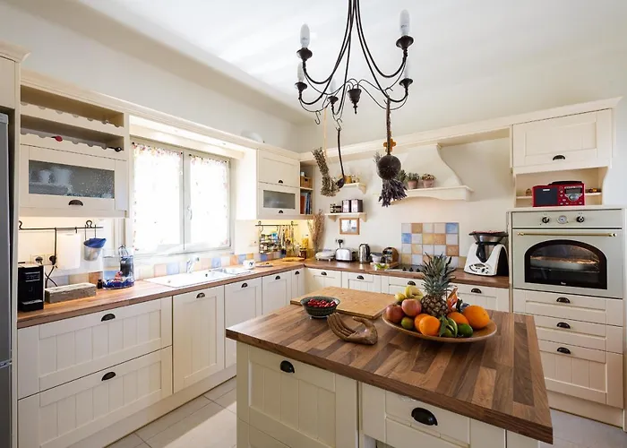 - Private Pool - Access Villa Parasporos